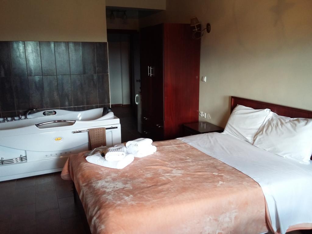 Voreas Hotel Káto Loutrákion Szoba fotó