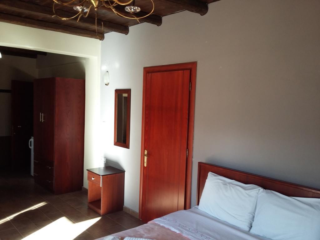 Voreas Hotel Káto Loutrákion Szoba fotó